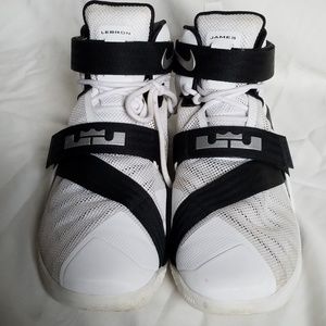 🎉SOLD🎉NIKE LEBRON ZOOM SOLDIER IX TB